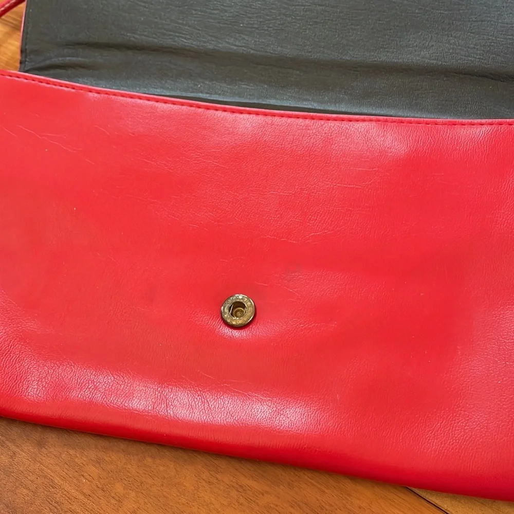 VINTAGE RED LEATHER HANDBAG - Picture 4 of 10